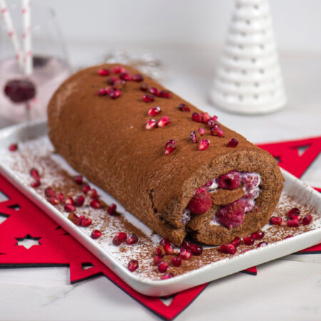 Cakerol met frambozen en granaatappelpitjes