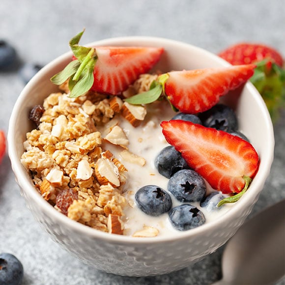 Vanilleyoghurt met fruit en muesli