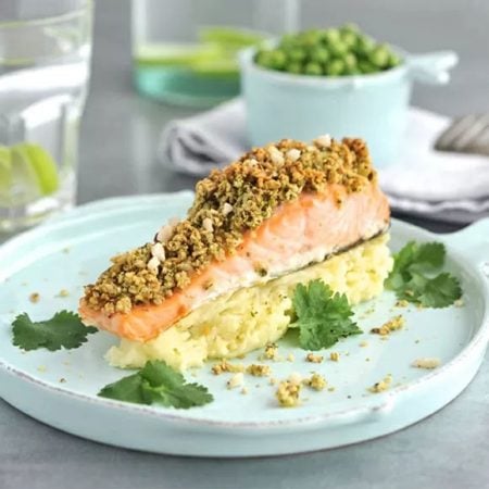 Zalm met jasje van noten en zaden