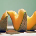 Drie stukken meloen