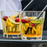 Dienblad met twee cocktails