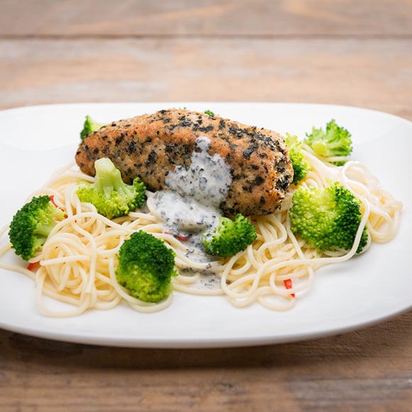 Noodles met zalm, broccoli en Nori saus