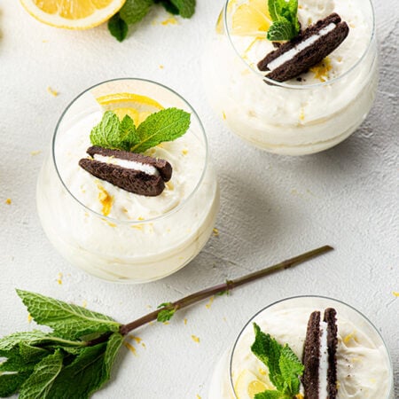 Glas met cheesecake en oreo