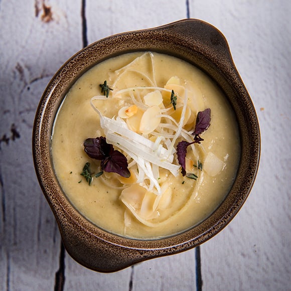 Geroosterde bloemkoolsoep met cashewnoten