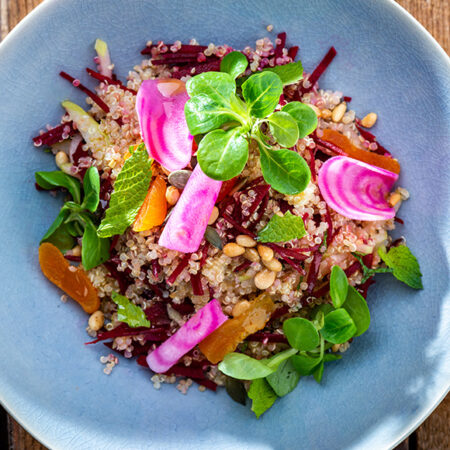 Quinoa-salade met bietjes, appel en pitten