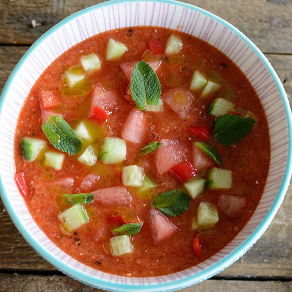 Watermeloengazpacho met komkommer en paprika