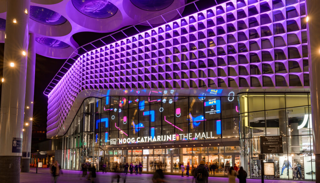 Hoog Catharijne paars verlicht
