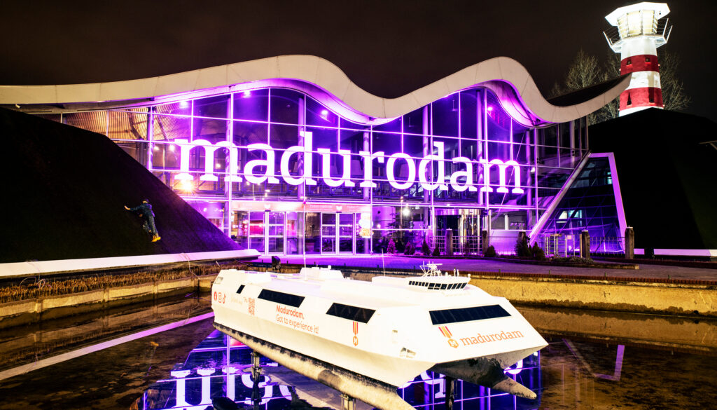Madurodam paars verlicht