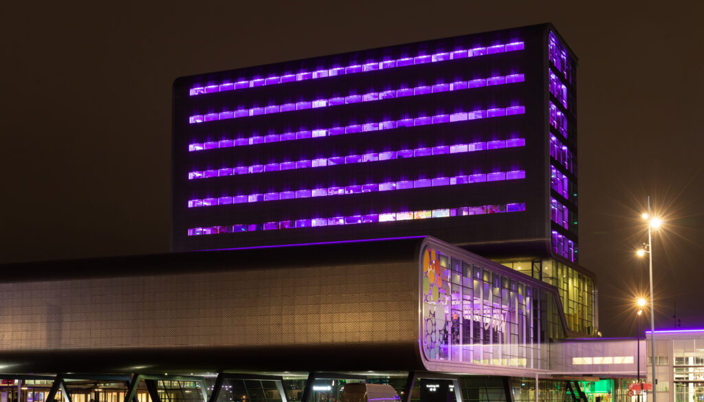 RAI paars verlicht