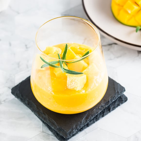 Glas met alcoholvrije mango scroppino